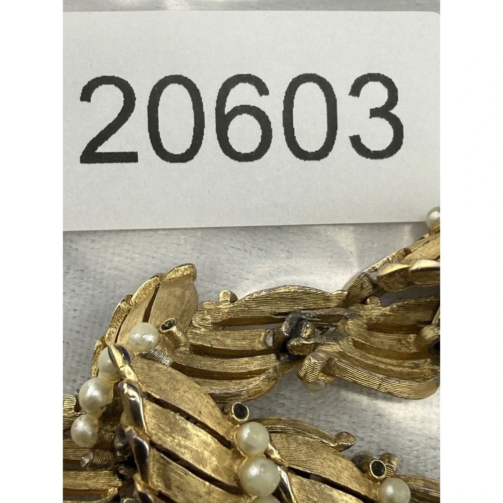 Vintage Trifari Bracelet‎ Faux Pearls Gold Tone 7